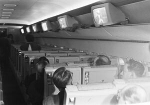 KLM'in DC-8 tipi uçağında TV keyfi (1964)