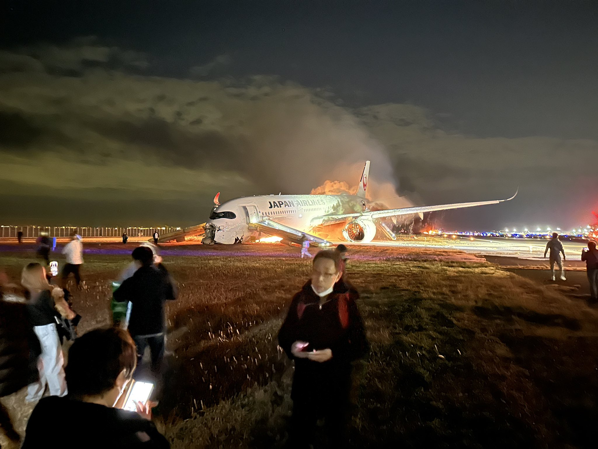 Japan Airlines Uçağı, Tokyo’ya İnişte Kaza Geçirdi