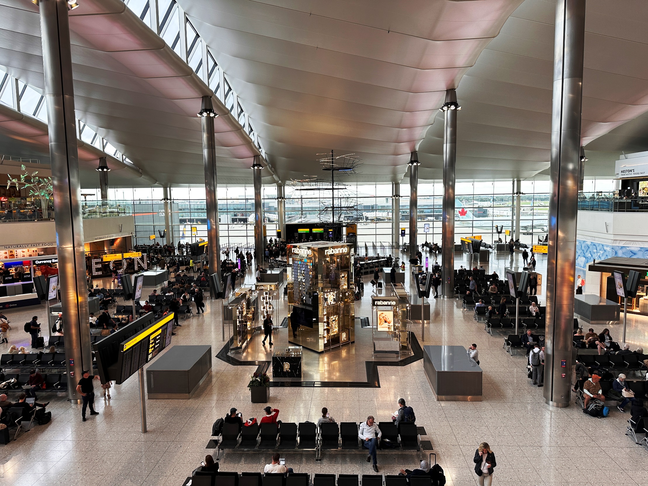 Londra Heathrow Havalimanı - Terminal 2 (Ekim 2023)