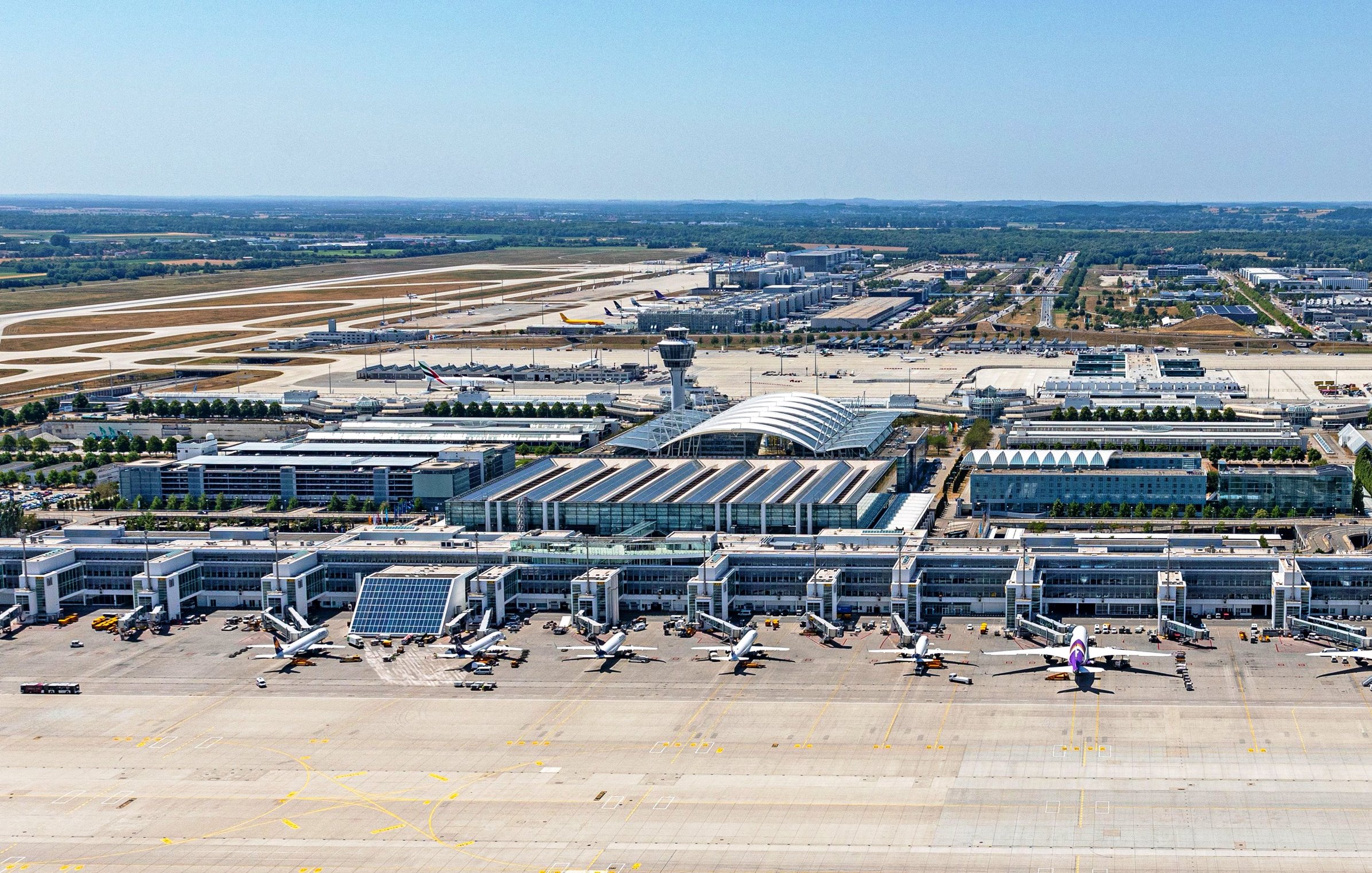 Münih Havalimanı’nda “Sınır Dışı Terminali” Tartışması