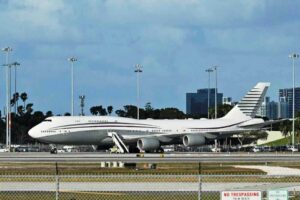 Katar'ın Trump'a Hediye Ettiği Boeing 747-8