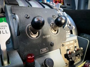 Motorlara akaryakıt akışını kontrol eden düğmeler