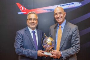 Ahmet Bolat ve Tom Barrack