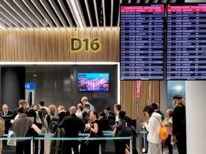 Biniş Kapısı (Boarding Gate)