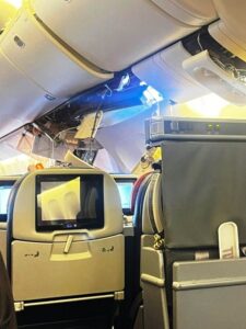 THY'nin Boeing 777'si Antalya'da direğe çarptı
