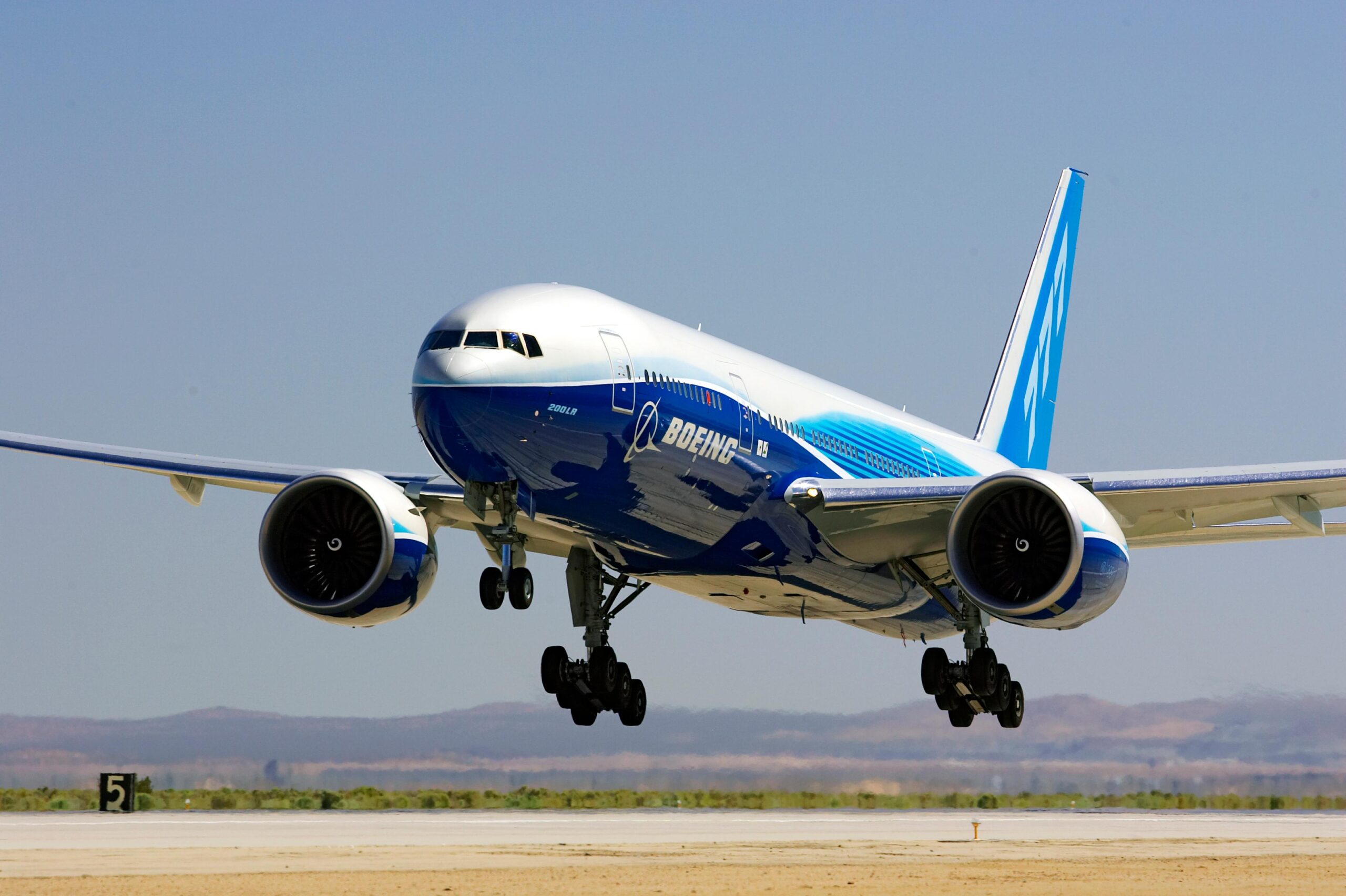 Boeing 777-200LR, Deneme Uçuşunda Rekor Kırmıştı