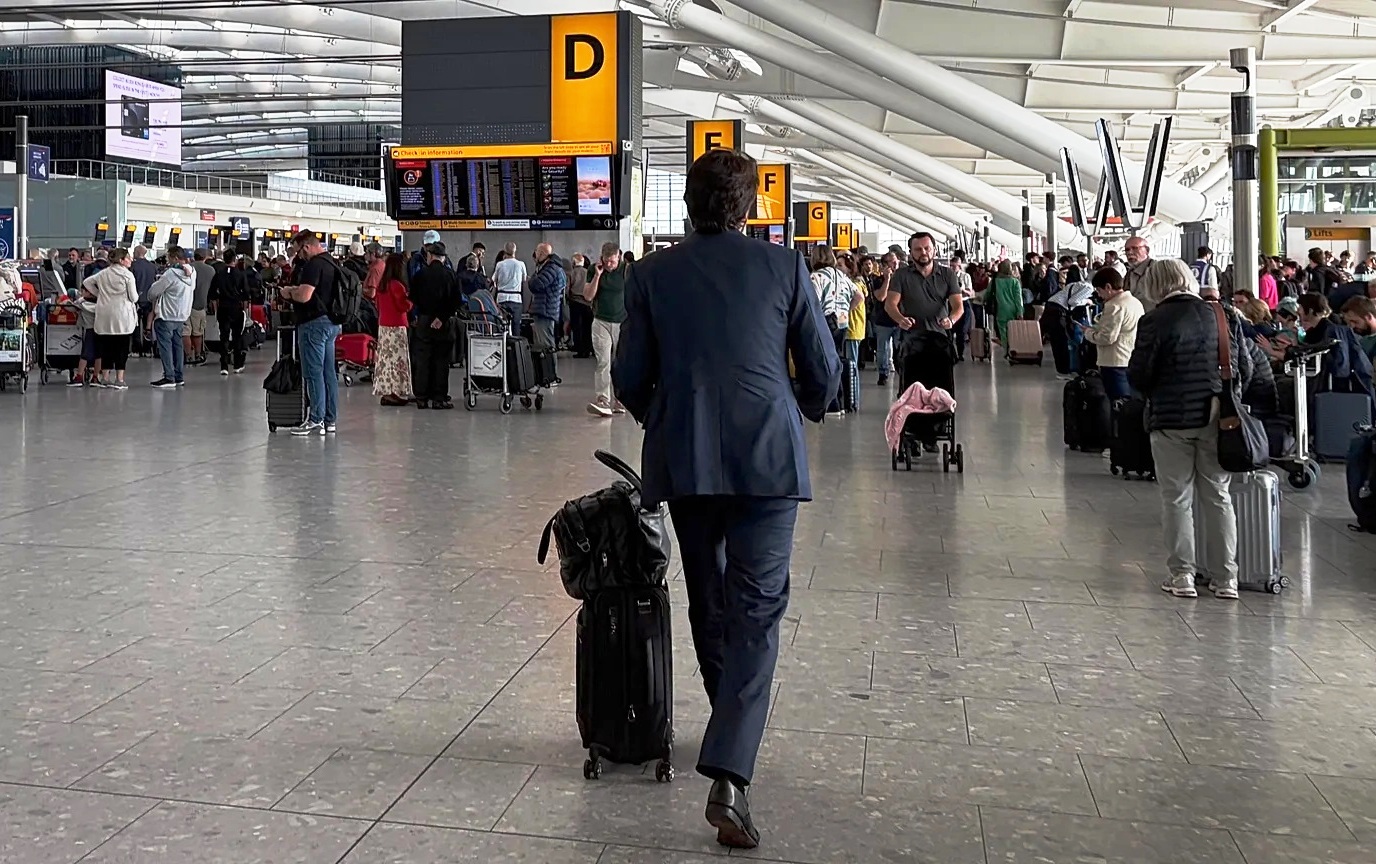 Hava Trafik Kontrol Sistemindeki Teknik Arıza Yüzünden Britanya’da Uçuşlar İptal Edildi